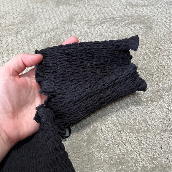 💚SOLD💚 EUC Women's Dolls Kill Cropped Off The Shoulder Top size Medium - Picture 6 of 8